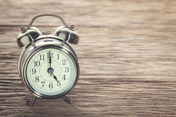 ⏰ 5:00 AM - Đồng hồ báo thức kêu inh ỏi